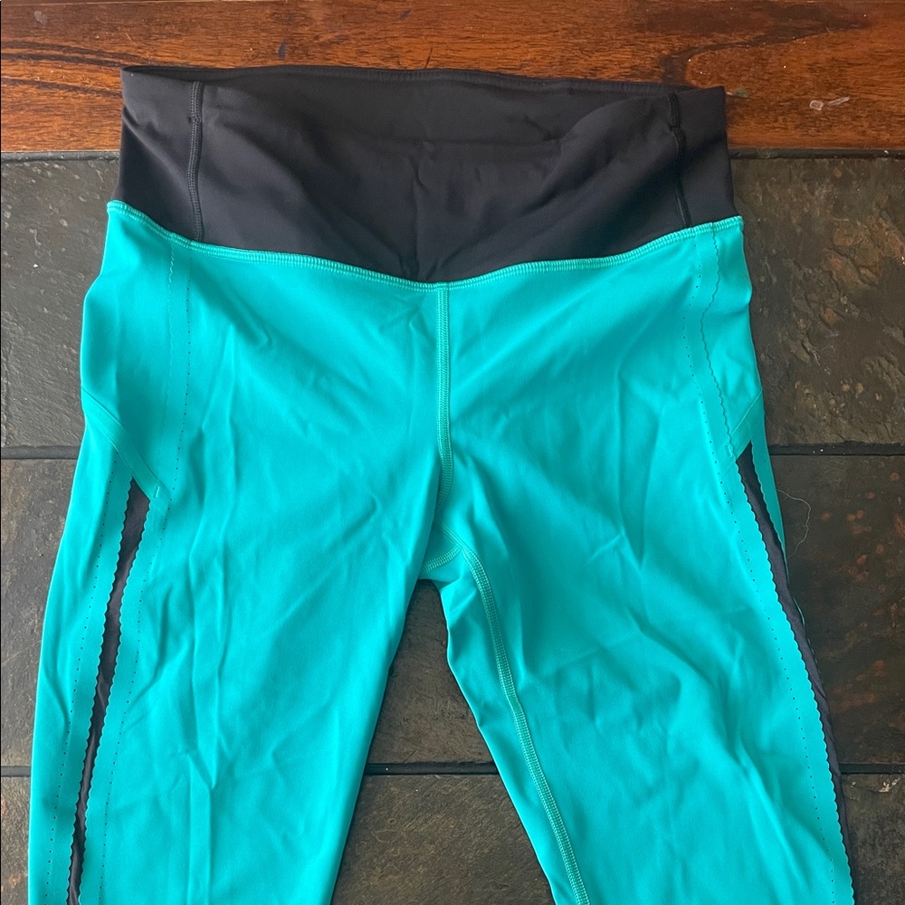 Nwot size 8 lululemon crop leggings